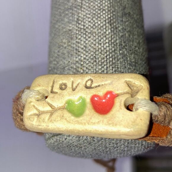 LOVE Arrow Hearts Leather and Stone Tie Brown Cream Red Green Bracelet 8 inches - Picture 5 of 10